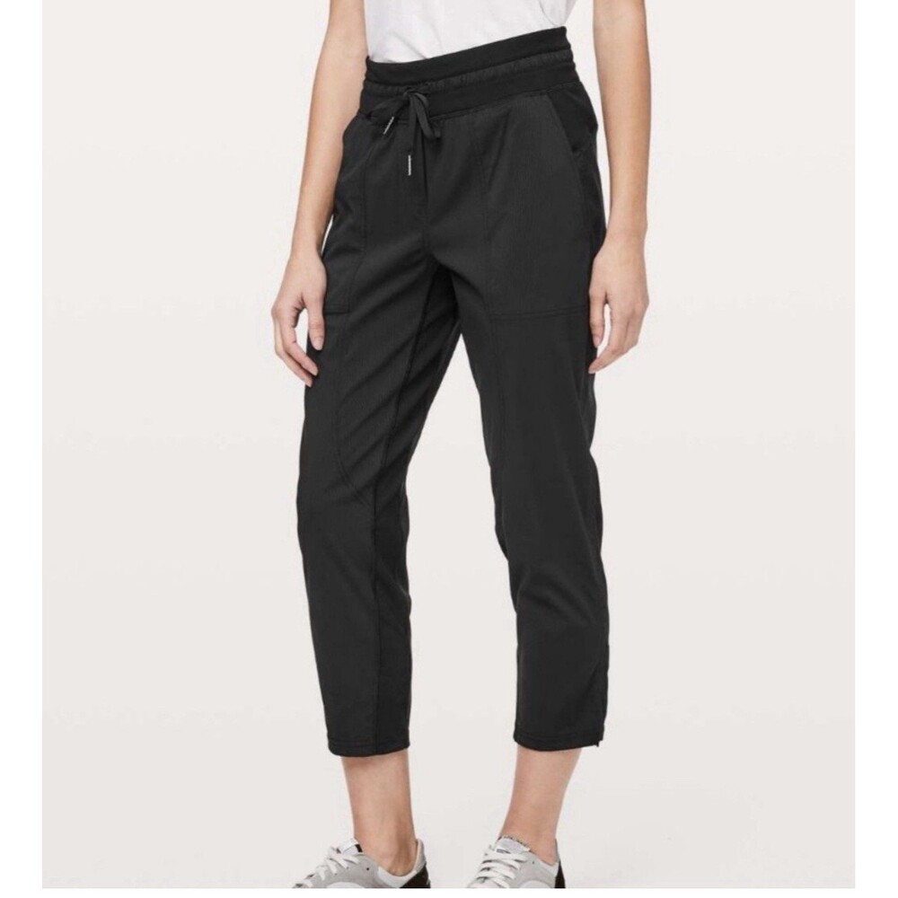 Lululemon Dance Studio Mid-Rise Crop 25" Black  Pants Size 4